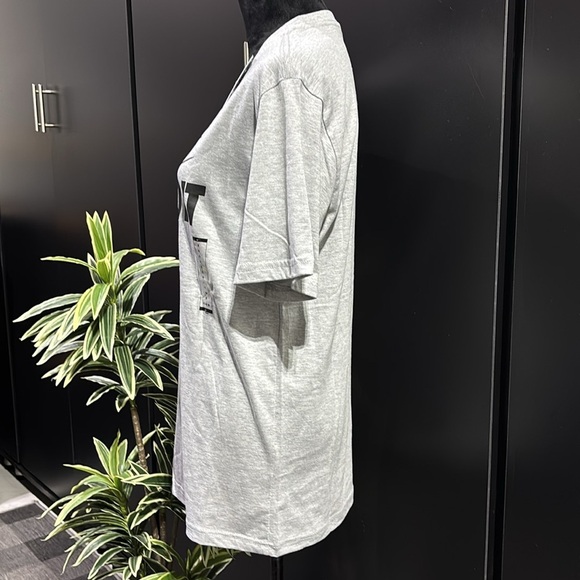 The Nike Tee Standard Fit, cotton crewneck, “Just Do It”JDI logo chest - Picture 4 of 11